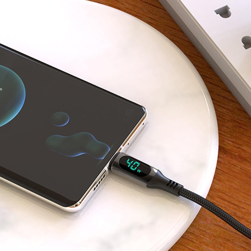 Câble tressé en nylon USB-C à USB-C à recharge rapide de 100&nbsp;W avec écran DEL - 3,28 pi