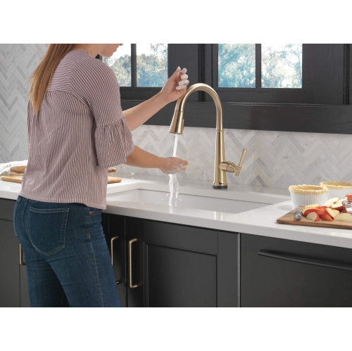 Delta Faucet Emmeline Gold Kitchen Faucet Touch, Touch Kitchen Faucets with Pull Down Sprayer, Kitchen Sink Faucet, Delta Touch2O Technology,
