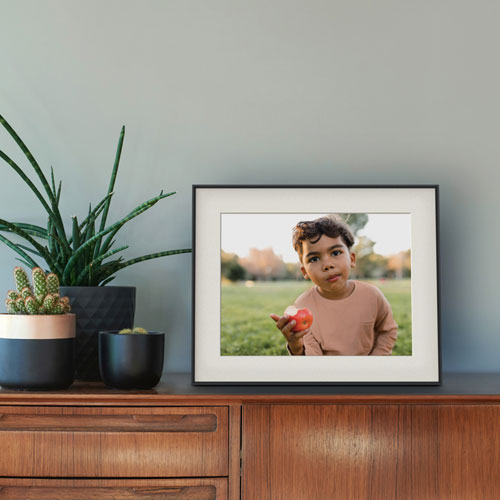 Image 5 of 6.. Aura Walden 15" Wi-Fi Digital Photo Frame