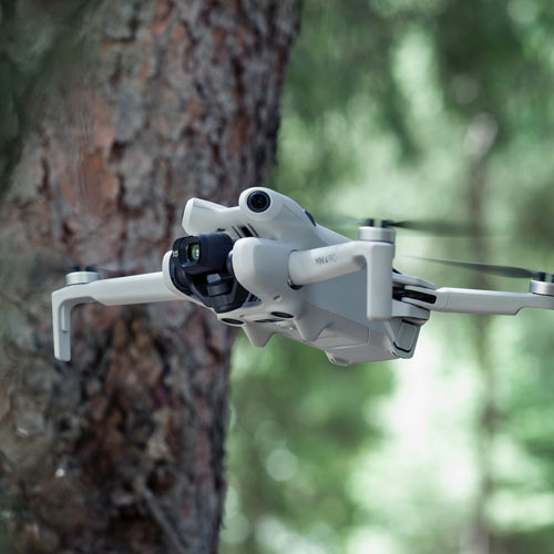 DJI Mini 4 Pro Quadcopter Drone Fly More Combo & Remote Control with Built-in Screen