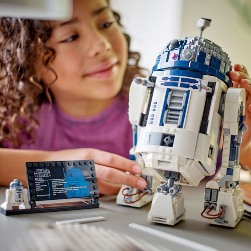 LEGO Star Wars: R2-D2 Toy Figure - 1050 Pieces (75379)