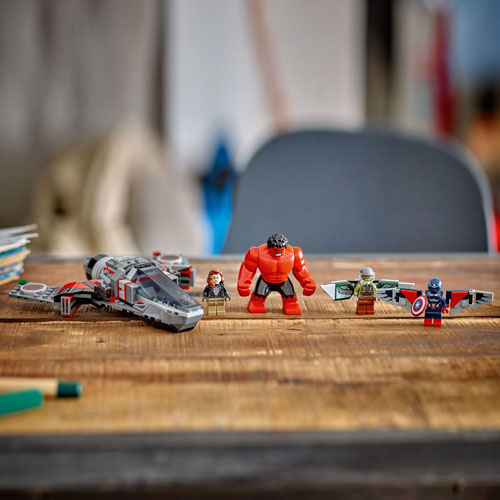 LEGO Marvel: Captain America vs. Red Hulk Battle - 223 Pieces