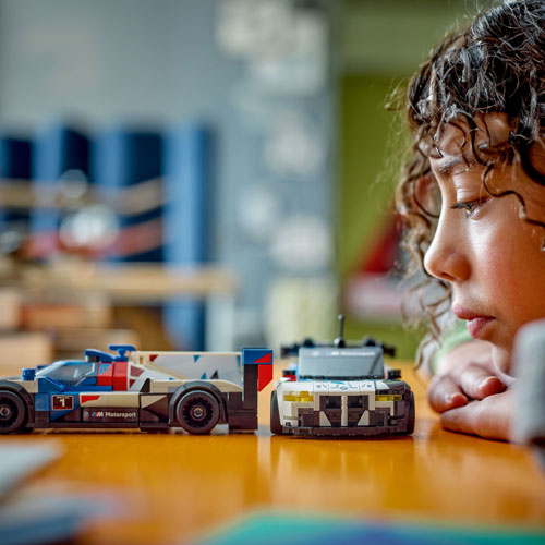 LEGO Speed Champions : Les voitures de course BMW M4 GT3 et BMW M Hybrid V8 - 676 piÃ¨ces