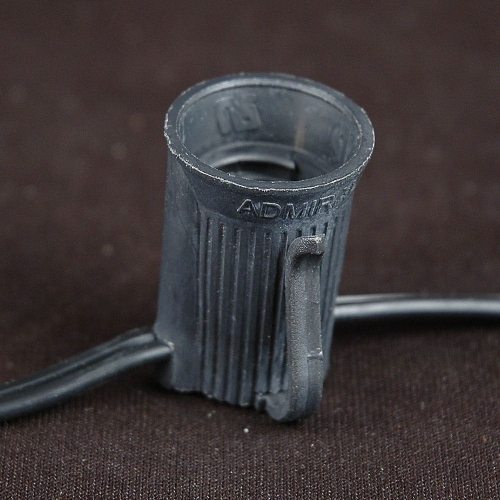 Guirlande de lumières de Noël d'extérieur C9 de 10 pi de Novelty Lights - Guirlande de lumières de patio - Base intermédiaire