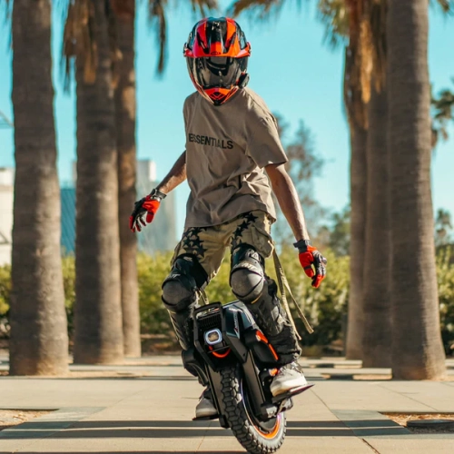 Monocycle électrique V14 Adventure d'InMotion – Moteur 4000 W, portée 120 km, suspension 85 mm – Hélicoptère tout-terrain