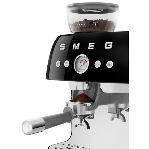 Machine à espresso manuelle de Smeg avec mousseur et moulin à café - Noir