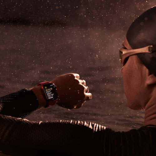 Apple Watch Series 9 (GPS + Cellular) avec boîtier de 45 mm en aluminium comète et bracelet sport comète par TELUS - Petit/Moyen - Financement mensuel