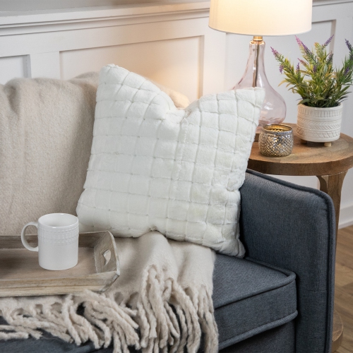 Coussin décoratif carré moelleux à carreaux blancs de 18 po