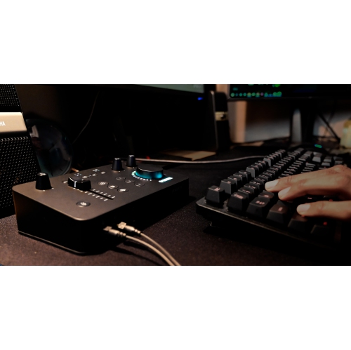 Yamaha ZG01 Pack: All-in-One Streaming/Gaming Mixer Plus Headset with condenser microphone - USB & HDMI Connectivity - Built-in Voice Settings &