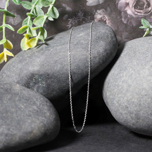 Chaîne 0,8&nbsp;mm en or blanc 14K ct à maillons coupés au diamant