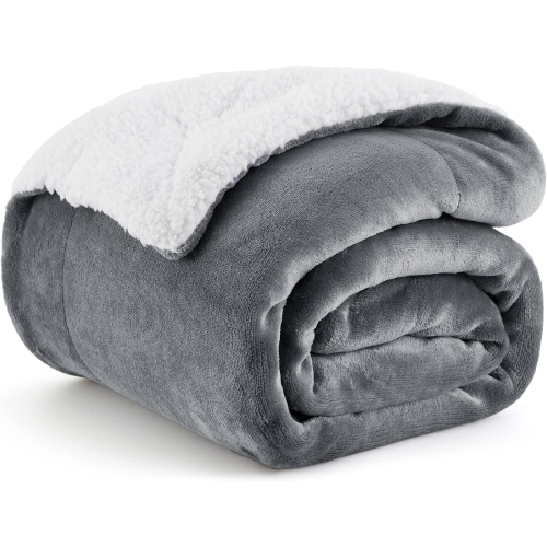 Jeté en molleton de Sherpa Bedsure pour canapé, couvertures épaisses et chaudes, jeté doux et pelucheux pour canapé, gris pâle, 60 x 80 po