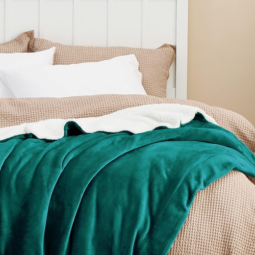 Bedsure Sherpa Fleece Throw Blanket for Couch - Thick and Warm Blankets, Soft and Fuzzy Throw Blanket for Sofa, Forest Green, 90x90 Inches