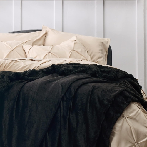 Bedsure Sherpa Fleece Blanket Queen Size for Bed - Thick and Warm Blankets, Soft and Fuzzy Queen Blanket for Bed, Black, 108x90 Inches