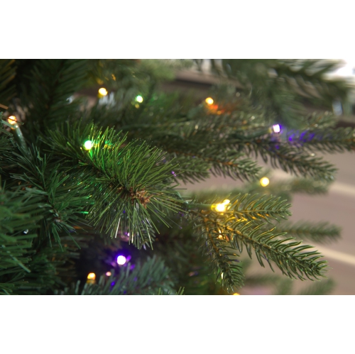 Sapin de Noël artificiel de Noël Balsam européen de 8 pi illuminé par deux ampoules DEL de couleur.