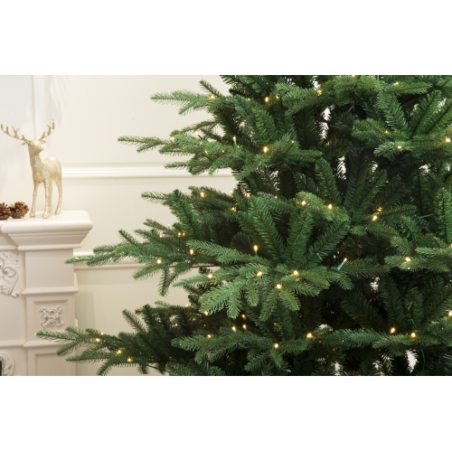 Sapin de Noël Rocky Mountain de 8 pi illuminé par des lumières DEL