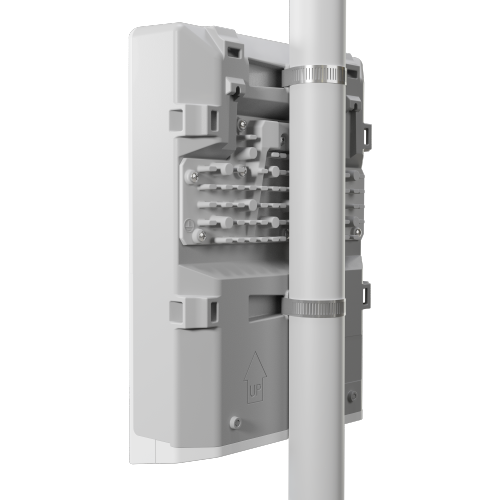 NetPower 16Pun commutateur extérieur à 18 ports avec 16 ports de sortie Gigabit PoE et 2 SFP+. Alimentez tous vos points d'accès où que vous soyez