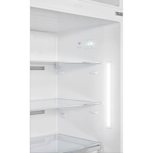 Réfrigérateur à congélateur supérieur 19,2 pi³ 32 po à distributeur de glaçons rétro de Smeg - Blanc