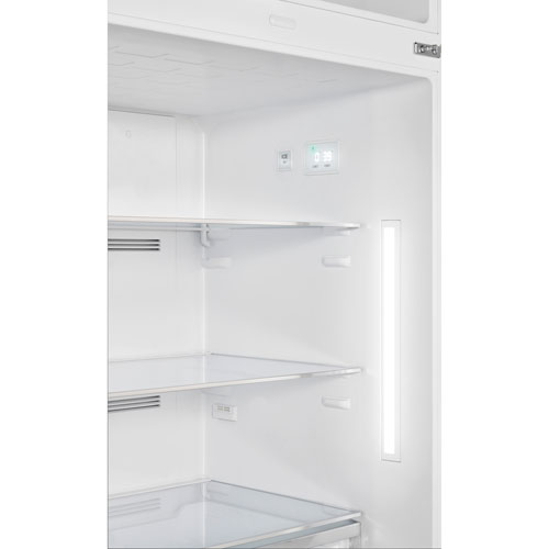 Réfrigérateur à congélateur supérieur 19,2 pi³ 32 po à distributeur de glaçons rétro de Smeg - Crème