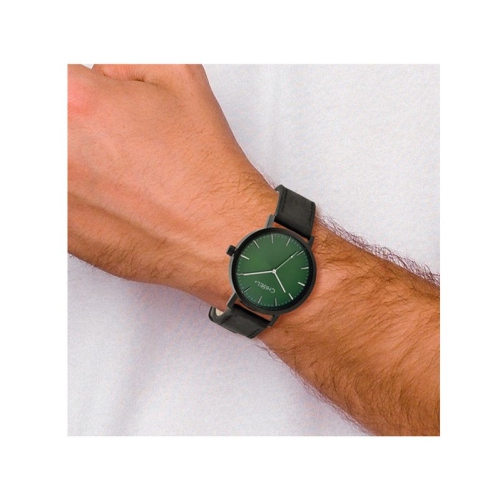 Montre analogique à cadran vert plaqué noir et bracelet en cuir