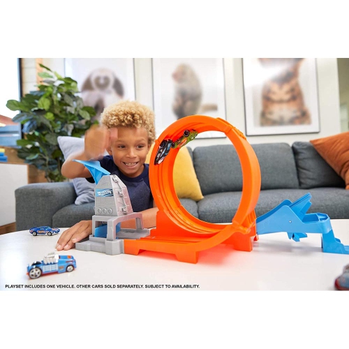 Hot Wheels Loop Stunt Champion Track Set with Dual-Track Loop, Dual Launch