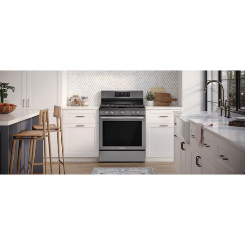 Cuisinière à gaz autonome à convection véritable et friture à air chaud 5,1 pi³ 30 po Gallery de Frigidaire - Acier inoxydable noir