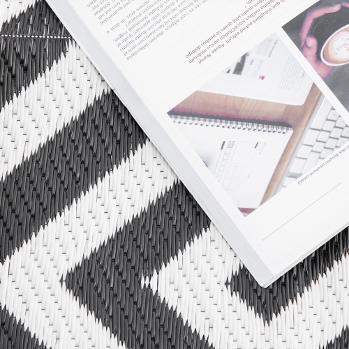 Outsunny Reversible Outdoor RV Rug, 4' x 6' Patio Floor Mat, Plastic Straw Rug for Backyard, Deck, Picnic, Beach, Camping, Black and White