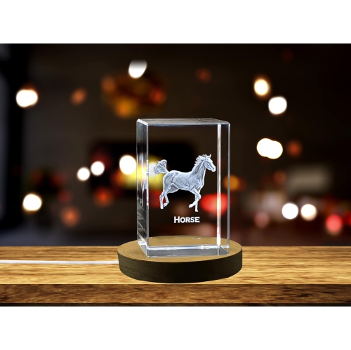 Sculptures majestueuses de cristaux de chevaux | joyaux exquis gravés avec des équations nobles