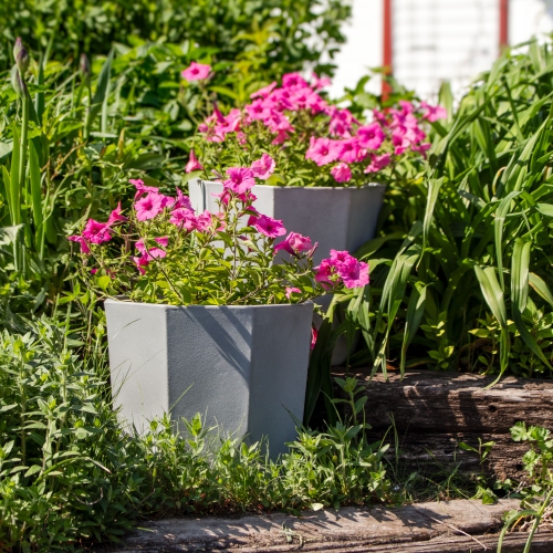 Sunnydaze 14.25 in Modern Faceted Polyresin Outdoor Planter - Light Gray