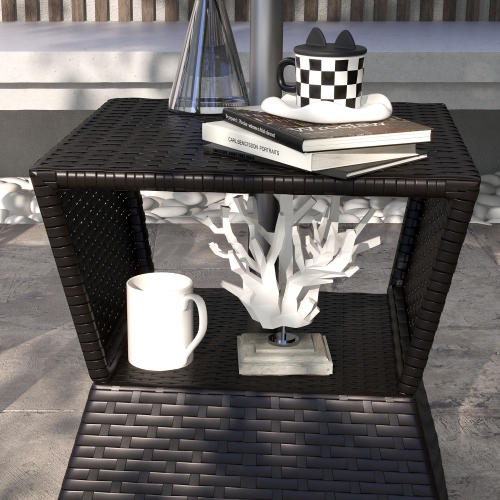 Table basse d'extérieur en rotin Outsunny, table d'appoint toutes saisons avec trou pour parasol, 2 tablettes de rangement, table d'extrémité carrée