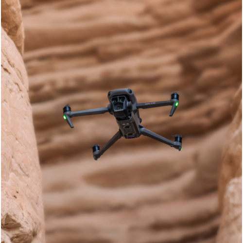 Boîte ouverte - Ensemble Fly More avec drone Mavic 3 Pro de DJI et télécommande avec écran intégré - Gris