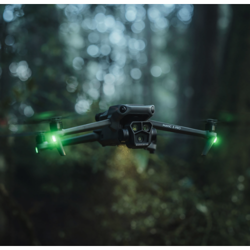 Boîte ouverte - Ensemble Fly More avec drone Mavic 3 Pro de DJI et télécommande avec écran intégré - Gris