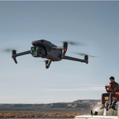 Boîte ouverte - Ensemble Fly More avec drone Mavic 3 Pro de DJI et télécommande avec écran intégré - Gris