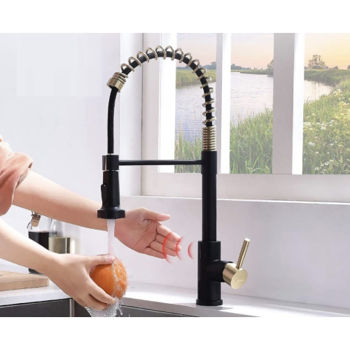 Robinet de cuisine MAX Faucets à bec rétractable et à ressort, 20 po, noir mat, fini or brossé
