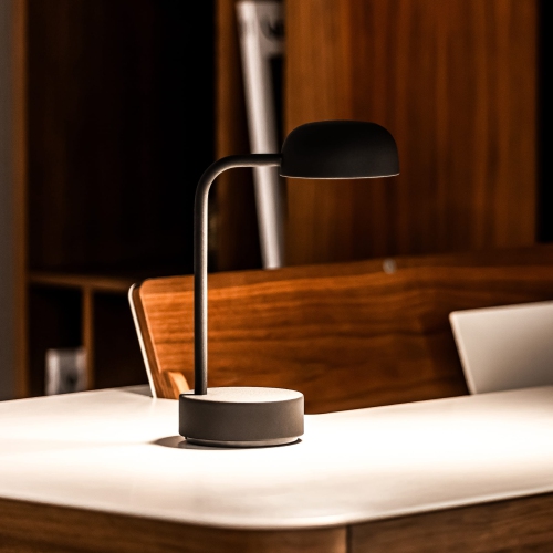 Lampe de table portative à DEL Fokus de Kooduu, anthracite