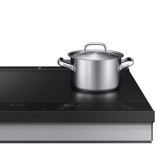 Cuisinière électrique encastrable à induction avec convection par ventilateur 6,3 pi³ 30 po BESPOKE de Samsung - Acier inoxydable