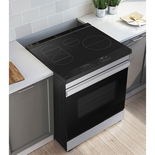 Cuisinière électrique encastrable à induction avec convection par ventilateur 6,3 pi³ 30 po BESPOKE de Samsung - Acier inoxydable