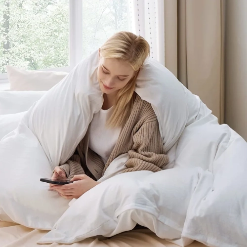 White Duvet Cover Queen Size - Soft Prewashed 3-Piece Set, 1 Duvet Cover 90x90 Inches with Zipper Closure and 2 Pillow Shams - Comfort and Elegance