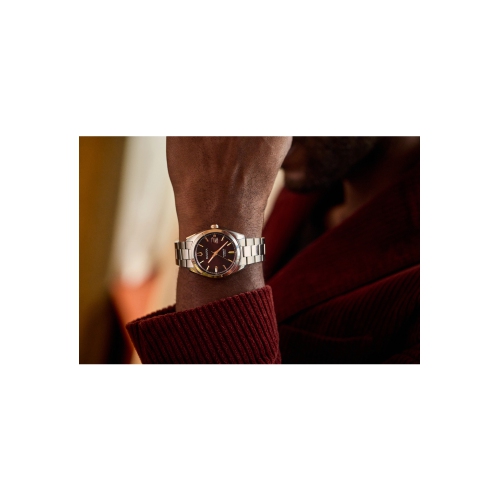 Montre automatique pour hommes Surveyor 39 mm de Bulova avec boîtier et bracelet en acier inoxydable argenté et cadran bourgogne