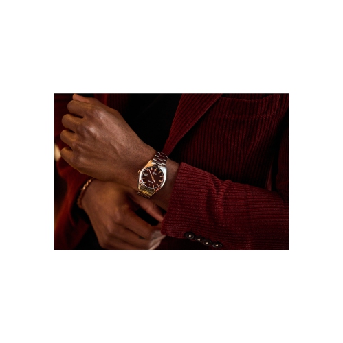 Montre automatique pour hommes Surveyor 39 mm de Bulova avec boîtier et bracelet en acier inoxydable argenté et cadran bourgogne