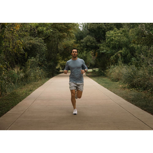 Montre intelligente Bluetooth de 45 mm Forerunner 165 de Garmin pour la course - Moyen/Grand - Gris brume/Blanc