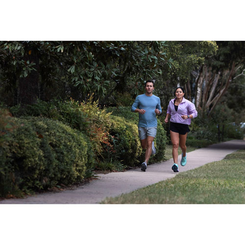 Montre intelligente Bluetooth de 45 mm Forerunner 165 de Garmin pour la course - Moyen/Grand - Gris brume/Blanc