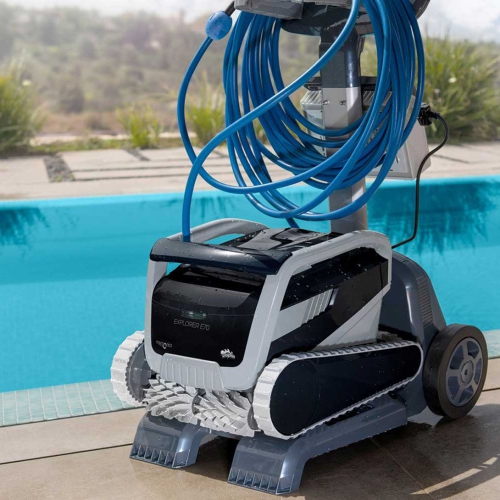 Aspirateur de piscine robotique Dolphin Explorer E70 avec contrôle Wi-Fi – panier universel inclus pour un rangement sans tracas – idéal pour tous