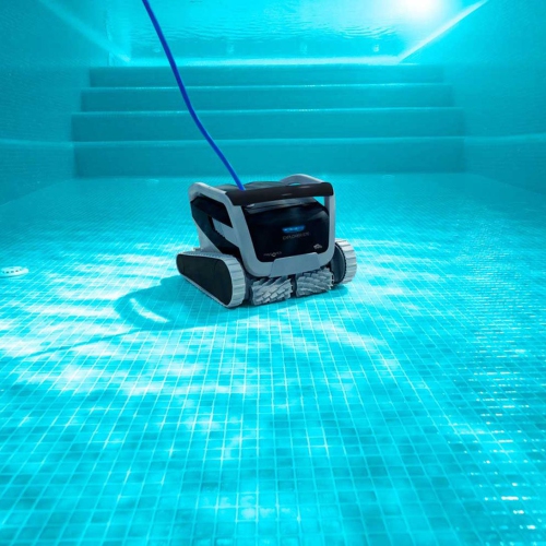 Aspirateur de piscine robotique Dolphin Explorer E70 avec contrôle Wi-Fi – panier universel inclus pour un rangement sans tracas – idéal pour tous