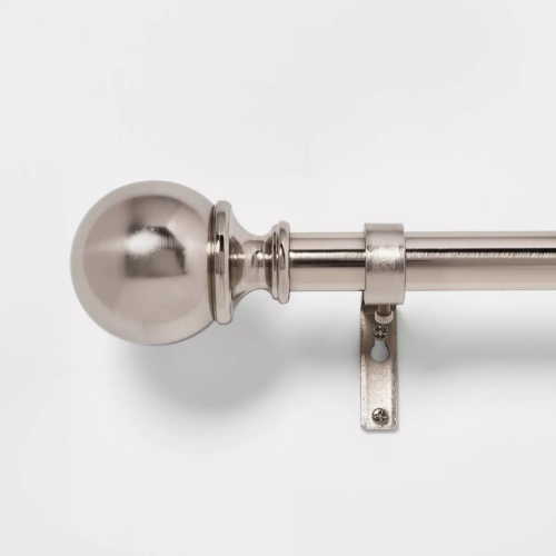 Image 1 de 3.. Tringle extensible à rideaux avec embout sphérique - 66 à 120 po - nickel brossé