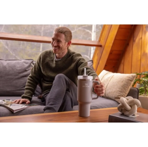 Quencher H2,0 : Gobelet isotherme en acier inoxydable avec couvercle et paille, idéal pour l'eau, le thé glacé ou le café sur le pouce