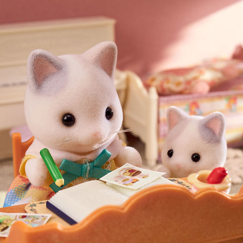 Calico Critters Latte Cat Family Playset