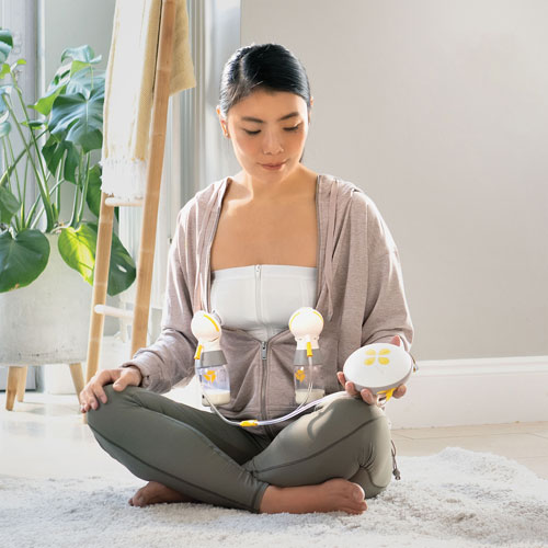 Ensemble mains libres Swing Maxi de Medela avec téterelles PersonalFit Flex et connecteurs
