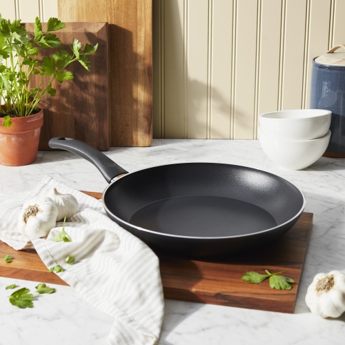 HENCKELS EverLift 30 cm / 12 inch Aluminum Fry Pan - Black