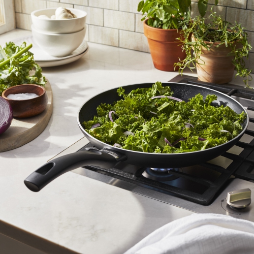 HENCKELS EverLift 30 cm / 12 inch Aluminum Fry Pan - Black