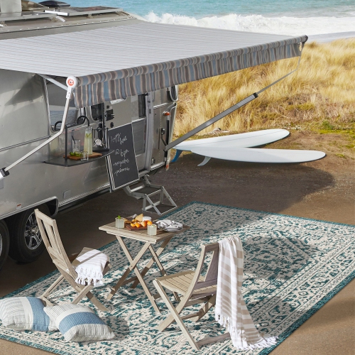 Tapis d'intérieur/d'extérieur Sinjuri à motif de médaillon texturé